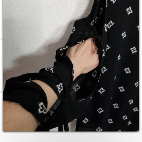 NWT Mossimo ties up sleeves with keyhole back - Picture 3 of 4